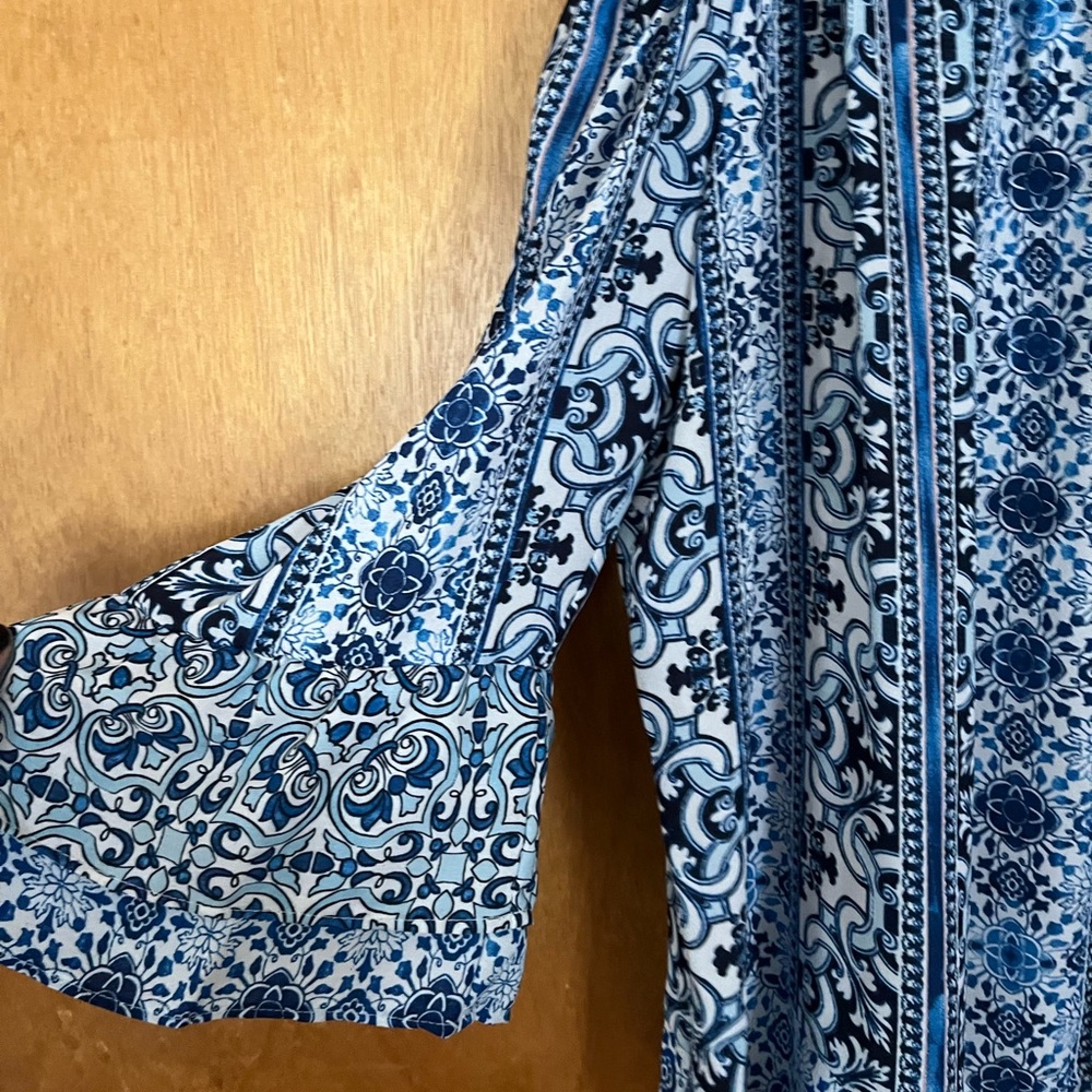 Cold Shoulder Top - Picture 2 of 4